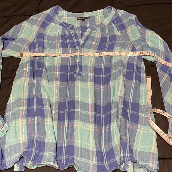 Lane Bryant Top size 10/12. - Picture 2 of 4